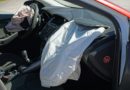 Na Mělnicku srazilo auto motorkáře, dva lidé jsou zranění Na Mělnicku srazilo auto motorkáře, dva lidé jsou zranění