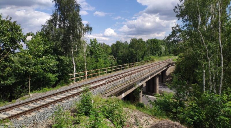 Na železniční trati Čelákovice–Neratovice vymění most