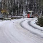 Mělnicko po prvním sněžení: dopravu brzdily nehody i uvízlé vozy