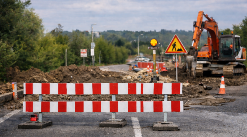 Uzavírka silnice II/608 mezi Postřižínem a Veltrusy začne po Velikonocích