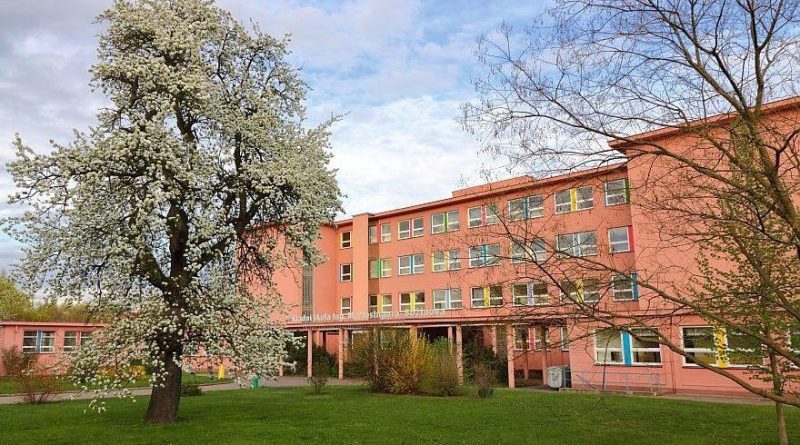 Neratovice plánuje rozšíření solárních panelů na školy a školky