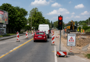 Na silnici II/608 u Veltrus začíná stavba nové okružní křižovatky. Řidiče čekají semafory i omezení