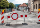 Řidiče čekají komplikace. Průjezd Kostelcem nad Labem výrazně omezí několikaměsíční uzavírka Řidiče čekají komplikace. Průjezd Kostelcem nad Labem výrazně omezí několikaměsíční uzavírka