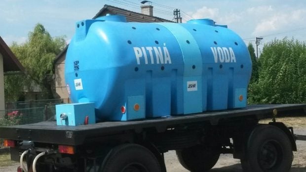 Voda v okolí Odoleny Vody zůstává nepitná. Jeden z odběrů opět překročil limit olova Voda v okolí Odoleny Vody zůstává nepitná. Jeden z odběrů opět překročil limit olova