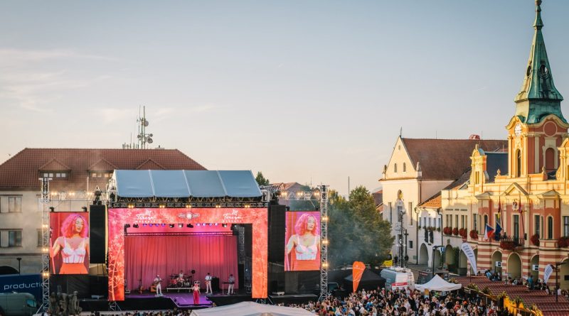 Mělnické vinobraní 2026 nabídne tři dny plné vína, hudby a zážitků. Chystá se i nový průvod Mělnické vinobraní 2026 nabídne tři dny plné vína, hudby a zážitků. Chystá se i nový průvod